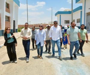 وزيرة الإسكان تتابع أعمال تطوير ورفع كفاءة الطرق والمرافق بالمناطق الصناعية 