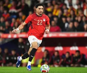 تراجع قيمة عمر مرموش 10 ملايين يورو.. وبرشلونة يقترب من حسم صفقة الصيف