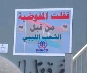 رفضا للتوطين .. محتجون يغلقون مقر مفوضية اللاجئين في ليبيا 