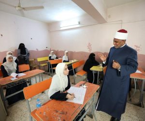 رئيس قطاع المعاهد الأزهرية يطمئن على امتحانات الثانوية ويتفقد لجان الطالبات