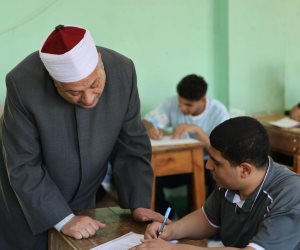 بتوجيهات الإمام الأكبر.. الشيخ أيمن عبدالغني يتابع الامتحانات ميدانيًا وإلكترونيًا ويؤكد: كل الإمكانات مسخرة لخدمة الطلاب وراحتهم