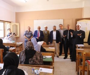 محافظ شمال سيناء يتفقد لجان امتحانات الثانوية الأزهرية للفتيات للتأكد من توفير الأجواء المناسبة للطالبات(صور) 