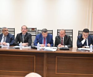 وزير المالية ورئيس خطة النواب يؤكدان عدم صحة فرض رسوم إضافية على مغادرة الدولة