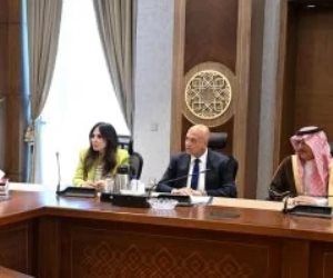 مدبولي يلتقي مسئولي شركة "أكوا باور" لبحث تنفيذ مشروعات تحلية مياه البحر