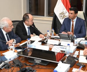 وزير الصناعة يبحث مع ممثلي الشركة الصينية الوطنية للإطارات والمطاط خطة الشركة للتوسع في السوق المصري