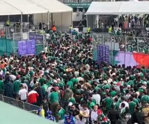 توافد الجماهير على ملعب أزيتكا لحضور حفل افتتاح كاس العالم.. فيديو
