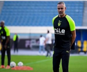 الزمالك يتحرك لفك أزمة القيد.. مفاوضات مع جوميز وتسوية مرتقبة لمستحقاته المتأخرة