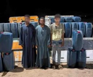 ضبط 3 أشخاص بحوزتهم أكثر من 4 آلاف لتر سولار قبل بيعها بالسوق السوداء في أسوان