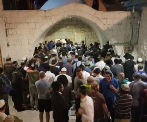 مستوطنون يقتحمون "قبر يوسف" في نابلس تحت حماية مشددة وإغلاق عسكري للمنطقة