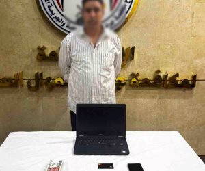 ضبط متهم بالنصب على راغبي السفر للخارج عبر مستندات مزورة وصفحة إلكترونية بالقاهرة