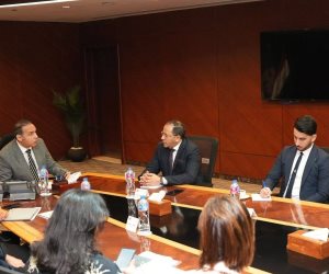  الهيئة العامة للرقابة المالية تستضيف وفدًا من لجنة تنظيم عمليات البورصة الجزائرية