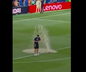 انفجار ماسورة مياه في استاد مباراة العراق والنرويج في كأس العالم.. (فيديو)