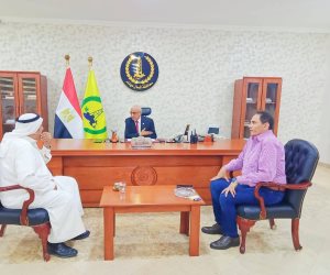 محافظ شمال سيناء يستقبل مشايخ وعواقل  الشيخ زويد لبحث احتياجاتهم ويوجه  بالاستجابة لمطالبهم (صور) 