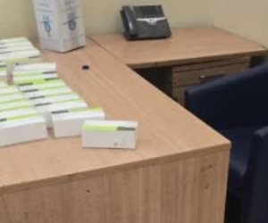 جمارك مطار القاهرة تحبط محاولة تهريب أدوية بكراتين مياة زمزم