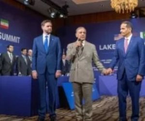 الوفد الإيرانى يرفض الصورة الجماعية مع الوفد الأمريكي خلال قمة سويسرا