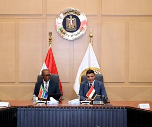 وزير الصناعة يبحث مع وزير التجارة والصناعة الجنوب إفريقي سبل تعزيز التعاون الاقتصادي