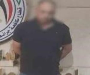 ضبط متهم بالنصب على المواطنين عبر انتحال الصفة وإدارة صفحات وهمية بالقاهرة
