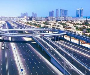 طرق مطورة ومحاور حديثة.. العلمين الجديدة بوابة السفر للساحل الشمالى.. صور