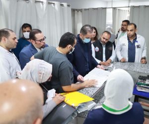 نائب وزير الصحة يتفقد المنشآت الصحية بالشرقية ويوجه بتوفير كرسي أسنان بمركز طبي منيا القمح