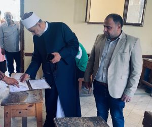 رئيس الإدارة المركزية للمنطقة الازهرية بالدقهلية يتفقد امتحانات الشهادة الثانوية الأزهرية للقسم الأدبي