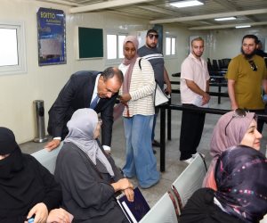 وزير الخارجية يتفقد سير العمل بمكتب تصديقات المريلاند