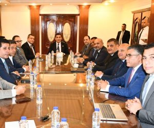 وزير الشباب والرياضة يبحث تعظيم العوائد الاستثمارية وتوسيع الشراكة مع القطاع الخاص