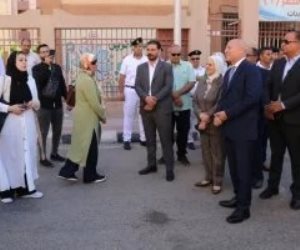 ​محافظ القاهرة يتفقد لجان الثانوية العامة بمدرسة تحيا مصر ويؤكد : توفير مناخ آمن وضبط العملية الامتحانية.. صور