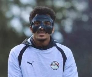 حسام عبد المجيد يظهر بالواقي الطبي " كإجراء احترازي  " فى تدريبات المنتخب الجماعية.. صور