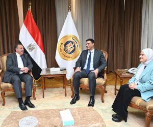 وزير الصناعة يبحث مع نقيب المهندسين آليات الاستفادة من الخبرات والكفاءات الهندسية المصرية في دعم خطط التنمية الصناعية الشاملة