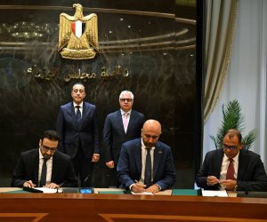 رئيس الوزراء يشهد توقيع 3 عقود لتقديم خدمات التخزين والتداول داخل المنطقة الاقتصادية لقناة السويس