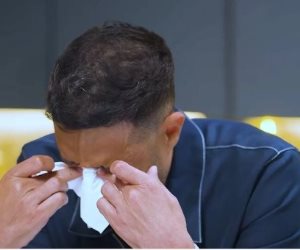 أبويا مكنش في حد زيه .. محمد حماقى يبكى على الهواء عند حديثه عن والده