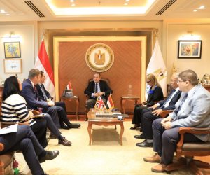 وزير التعليم العالي يبحث سبل تعزيز التعاون مع سفير بريطانيا لدى القاهرة
