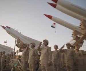 مشهد مهيب لاصطفاف القوات المسلحة بمقر القيادة الاستراتيجية بالعاصمة الجديدة (فيديو)