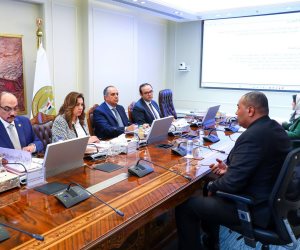 وزيرة التنمية المحلية والبيئة تترأس لجنة اختيار المتقدمين على بعض الوظائف القيادية الشاغرة