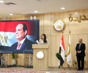 وزيرة الإسكان تسلم عقود توفيق أوضاع الأراضي المضافة بمدينتي العبور الجديدة والشروق