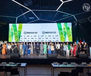 وزير الاتصالات يستعرض تقرير رئاسة مصر لمنتدى القمة العالمية لمجتمع المعلومات 2026