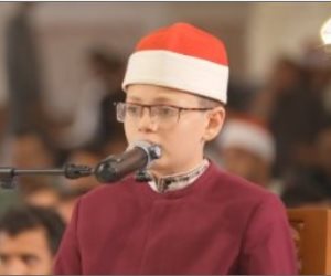 بأداء يحاكي مدرسة الشيخ مصطفى إسماعيل.. الطفل السيد راشد يخطف الأنظار بتلاوة سورة الإسراء