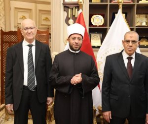 وزير الأوقاف يهنئ رئيس محكمة النقض بمناسبة توليه منصبه الجديد