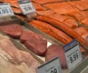 تقرير : ملايين الأمريكيين يلجأون للاقتراض والمدخرات لشراء الطعام