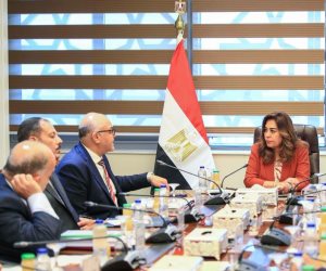 وزيرة التنمية المحلية والبيئة تتابع مع محافظ الإسكندرية ورئيس شركة المقاولون العرب جهود تحسين مستوي النظافة بالمحافظة