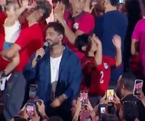 تامر حسنى يشعل احتفالية 100 مليون شكرا بأغنية حلوة يا بلدى لـ داليدا