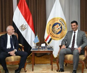 وزير الصناعة يبحث مع سفير اليونان لدى مصر فرص تعزيز الشراكة الصناعية بين البلدين