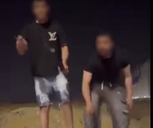 ضبط متهم ظهر بفيديو استعراض بالسلاح أعلى سيارة في القليوبية وبحوزته مخدرات
