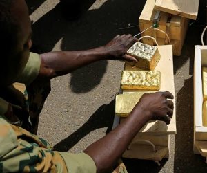 الاتحاد الأوروبي يضيّق الخناق على "اقتصاد الحرب" في السودان .. حظر الذهب وتقييد مواد التعدين