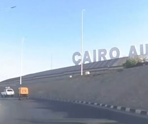 ضبط سائق "توك توك" بعد سيره داخل مطار القاهرة الدولي