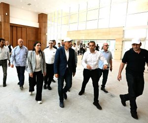 رئيس الوزراء يتفقد مركز المؤتمرات والمعارض الدولي بالمدينة التراثية والحديقة المتحفية بالعلمين الجديدة