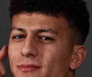 الأهلى ينشر صورا لـ علي محمود لاعب الفريق الجديد.. ويعلق: أحمر وجاهز