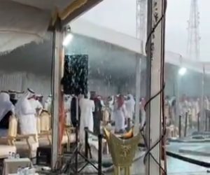 أمطار عزيرة تداهم حفل زفاف فى السعودية.. فيديو