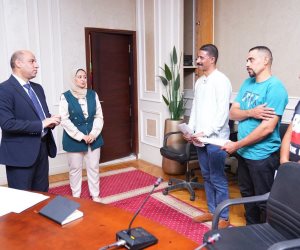 وزير العمل يُسلِّم عقود جديدة لفنيي الصيانة الميكانيكية والكهربائية للعمل في لبنان