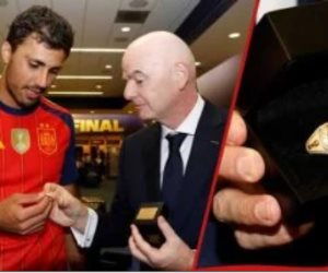 رئيس الاتحاد الدولي يسلم لاعبي إسبانيا أول خواتم للأبطال في كأس العالم 